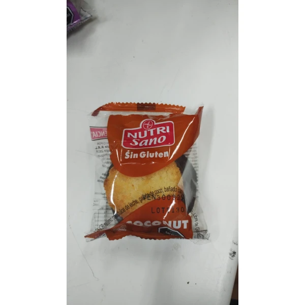 Alfajor relleno con dulce de leche, galleta de coco bañando con semil chocolate Libre de gluten - Nutriciencia